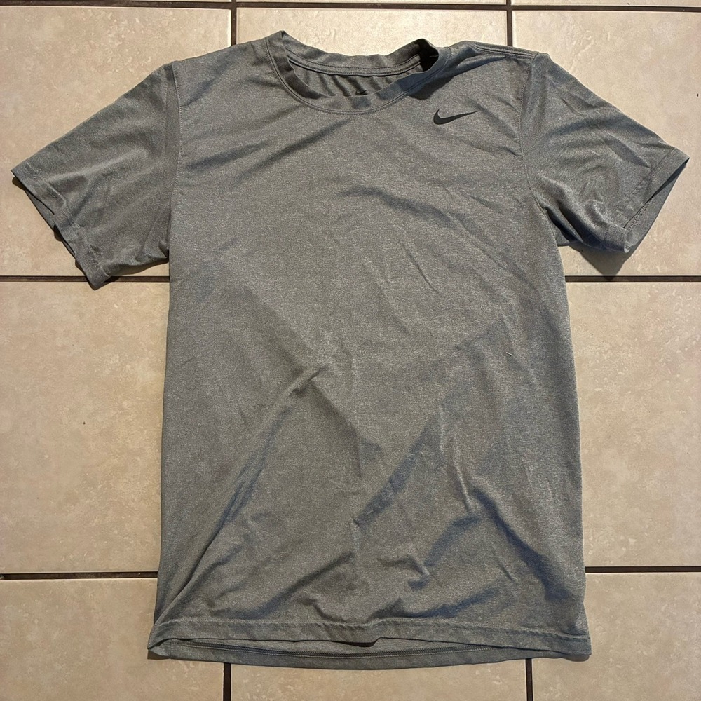 Nike Men's Small Gray Dri-FIT "The Nike Tee" Short Sleeve T-Shirt